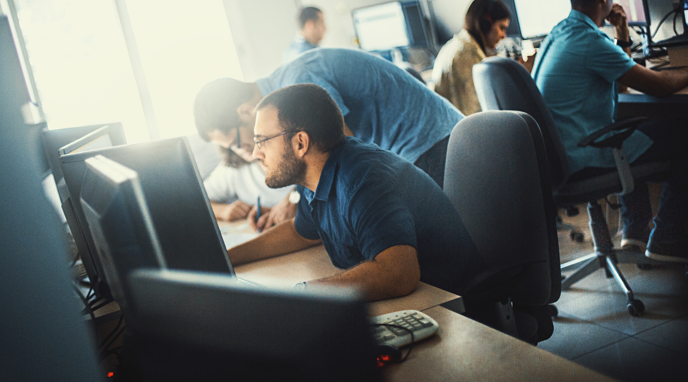 Come mantenere una corretta postura davanti al computer? Consigli per lo smartworker