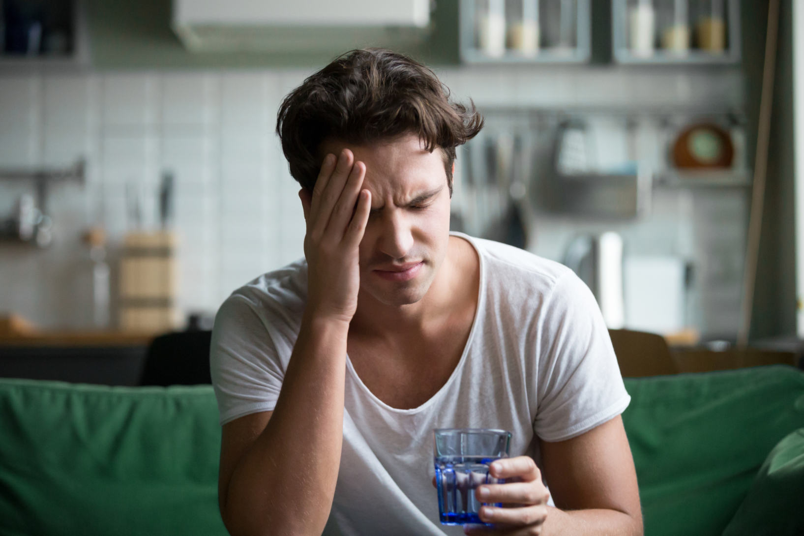 Mal di testa al risveglio: scopriamo 10 possibili motivi