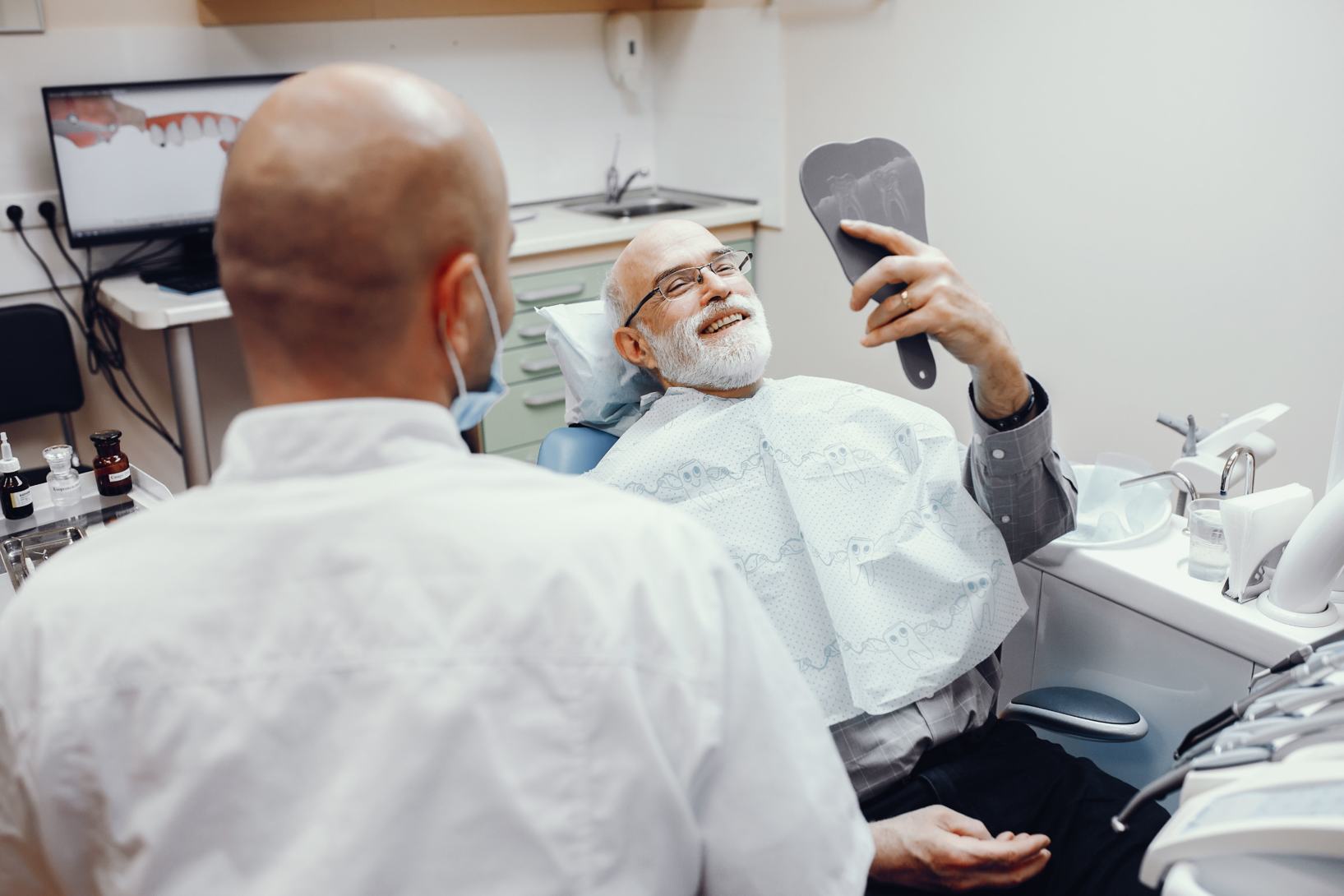Impianti dentali: 6 falsi miti da sfatare