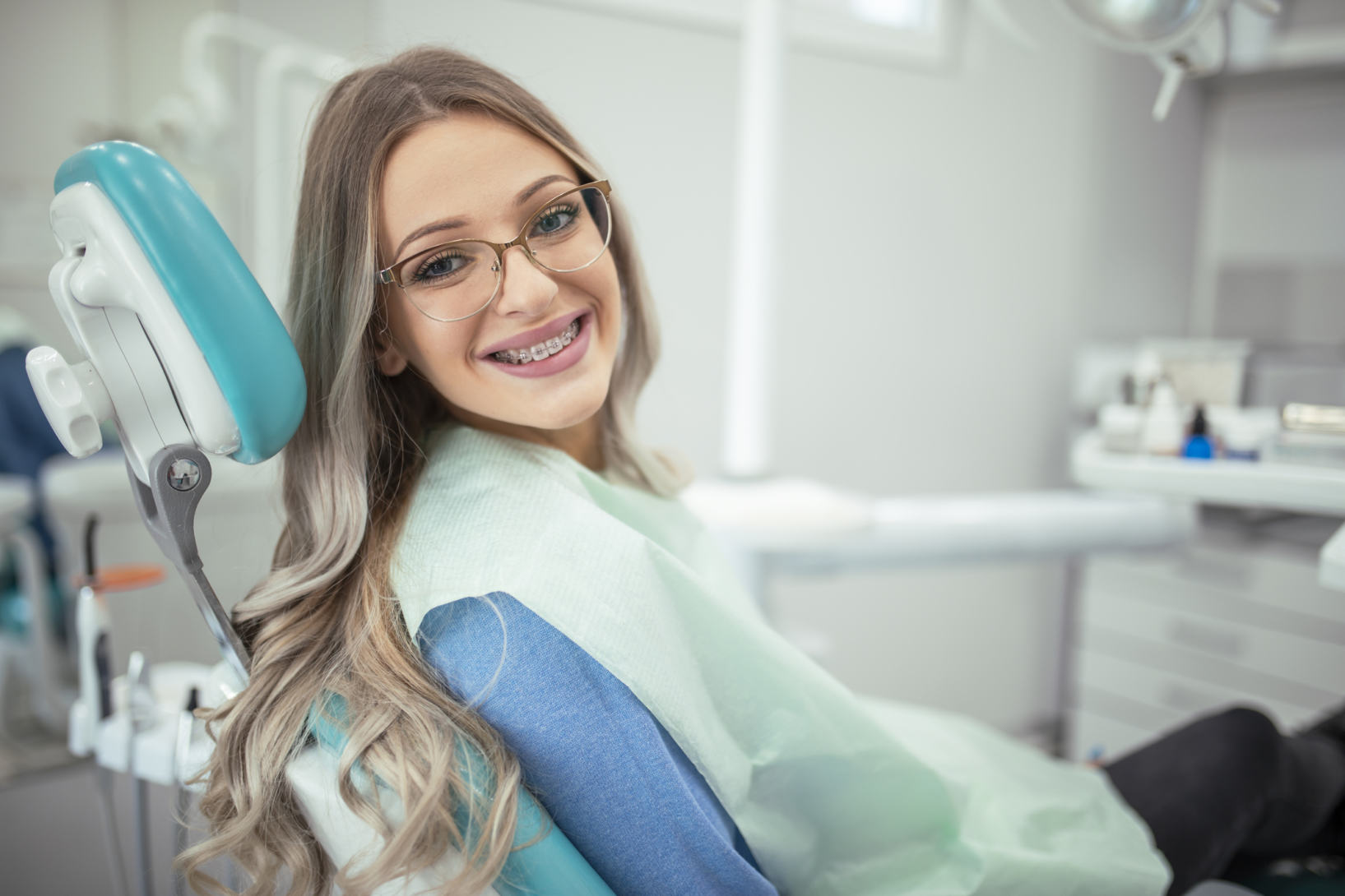 Denti storti dopo l'apparecchio. Perché accade?