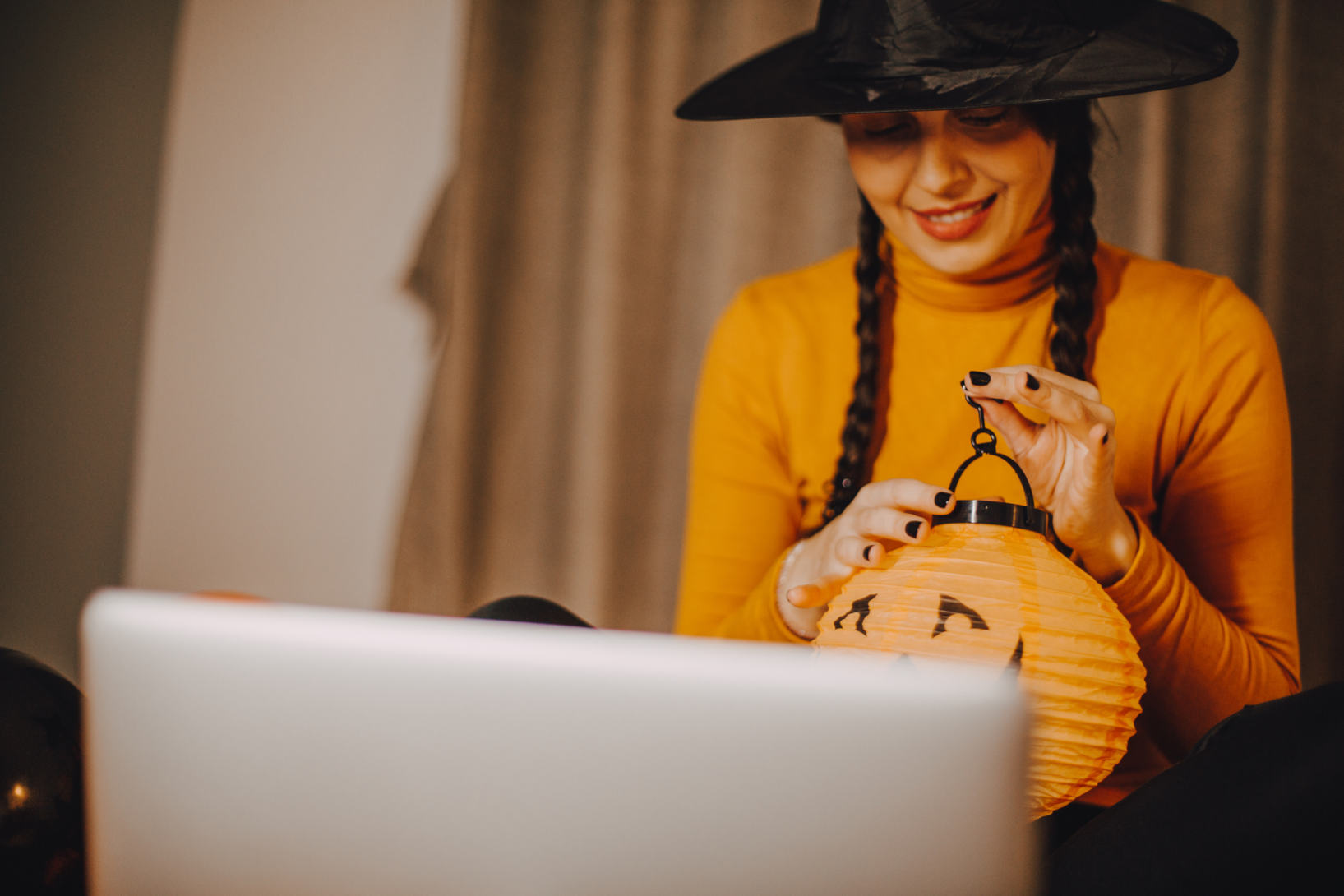 Il trucco per Halloween può essere “nemico” della pelle?
