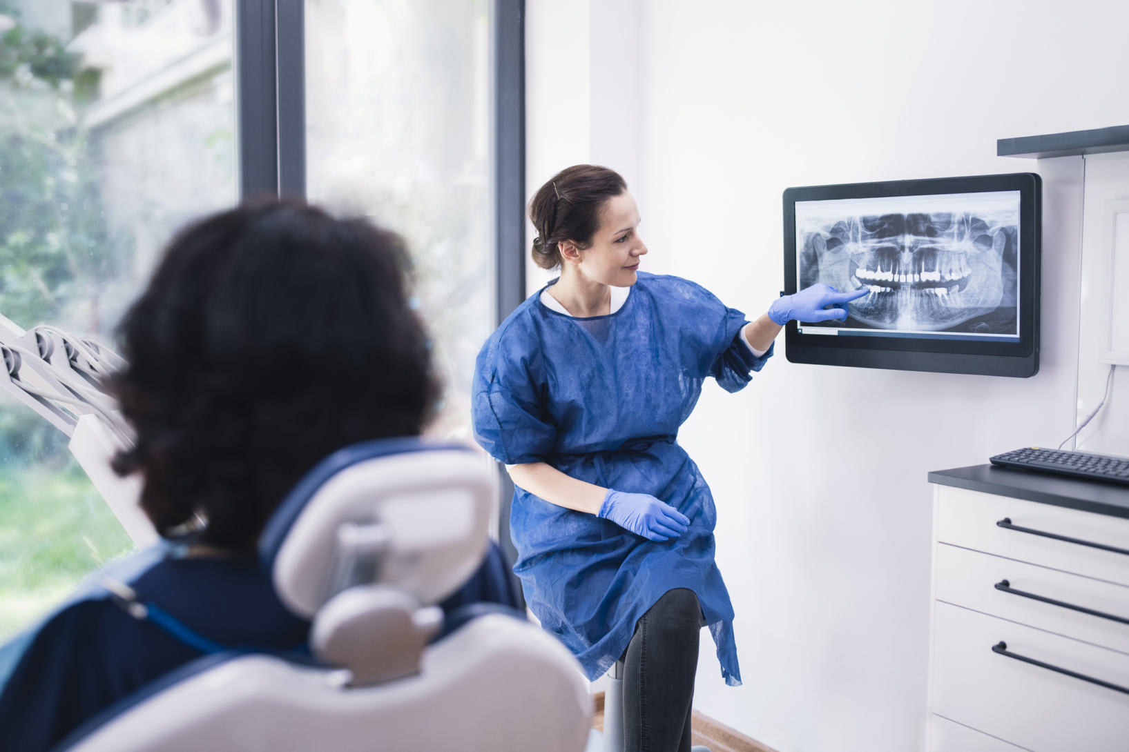 Impianti dentali: il fumo può essere un nemico?