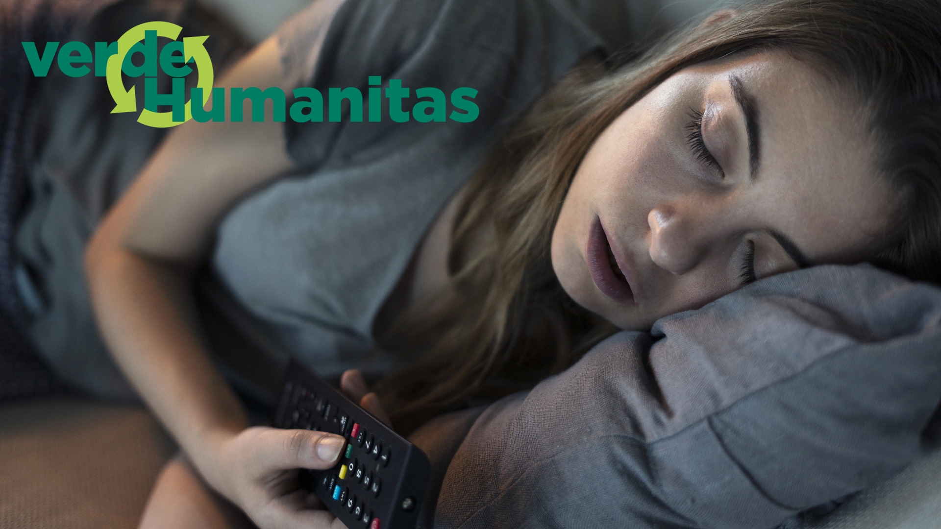 Addormentarsi con la tv accesa Non fa bene al sonno e all’ambiente