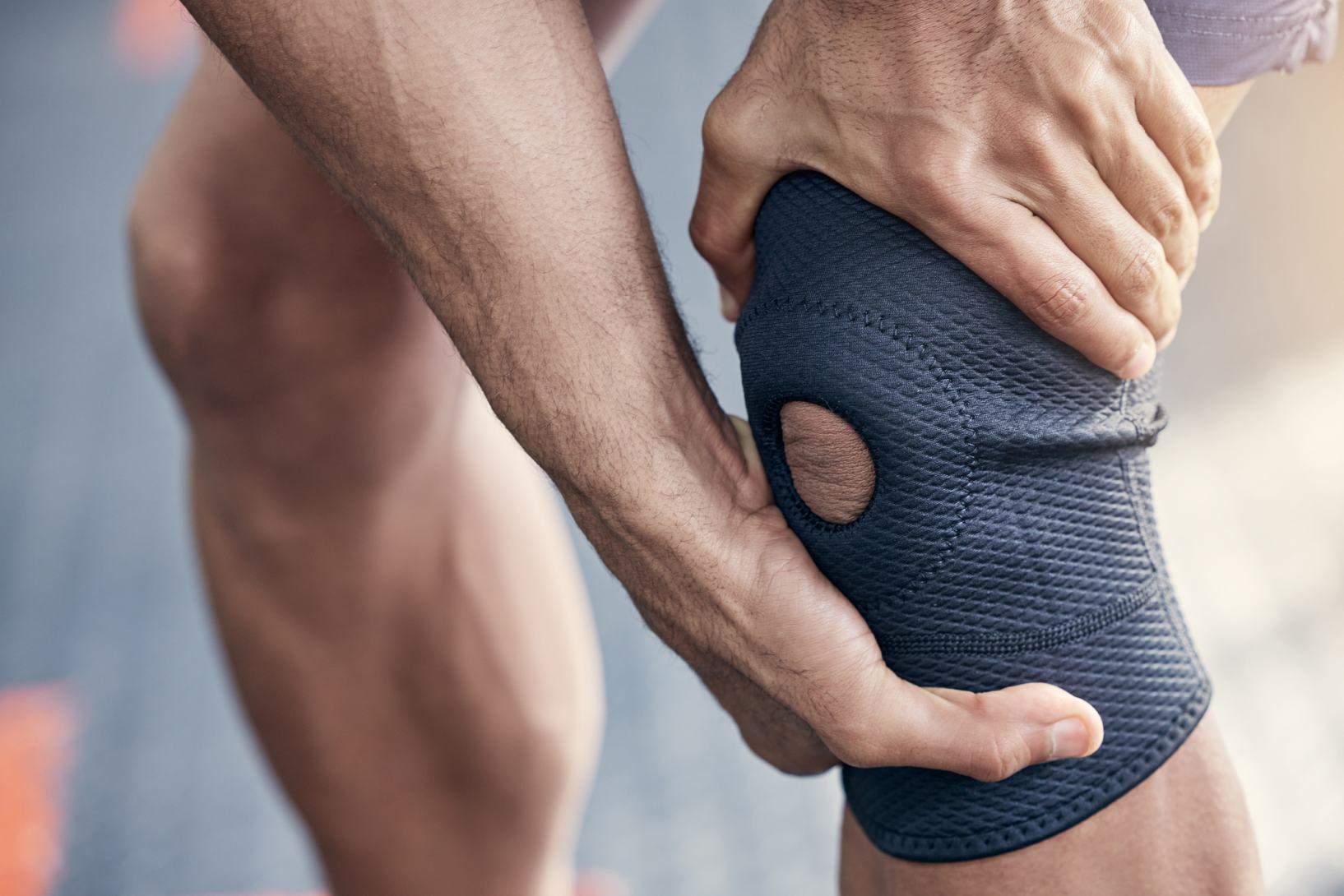 dolore al ginocchio tutore o intervento chirurgico