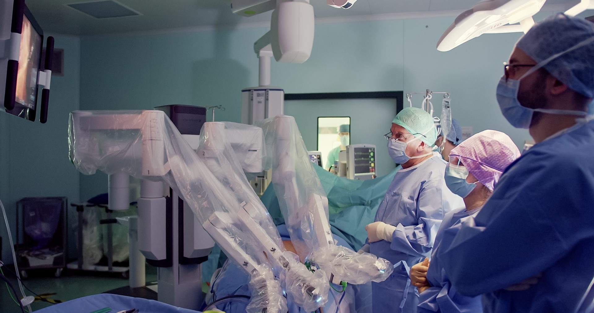 Tumori, ernie, prolassi e colecisti: il robot supporta i chirurghi generali in sala operatoria