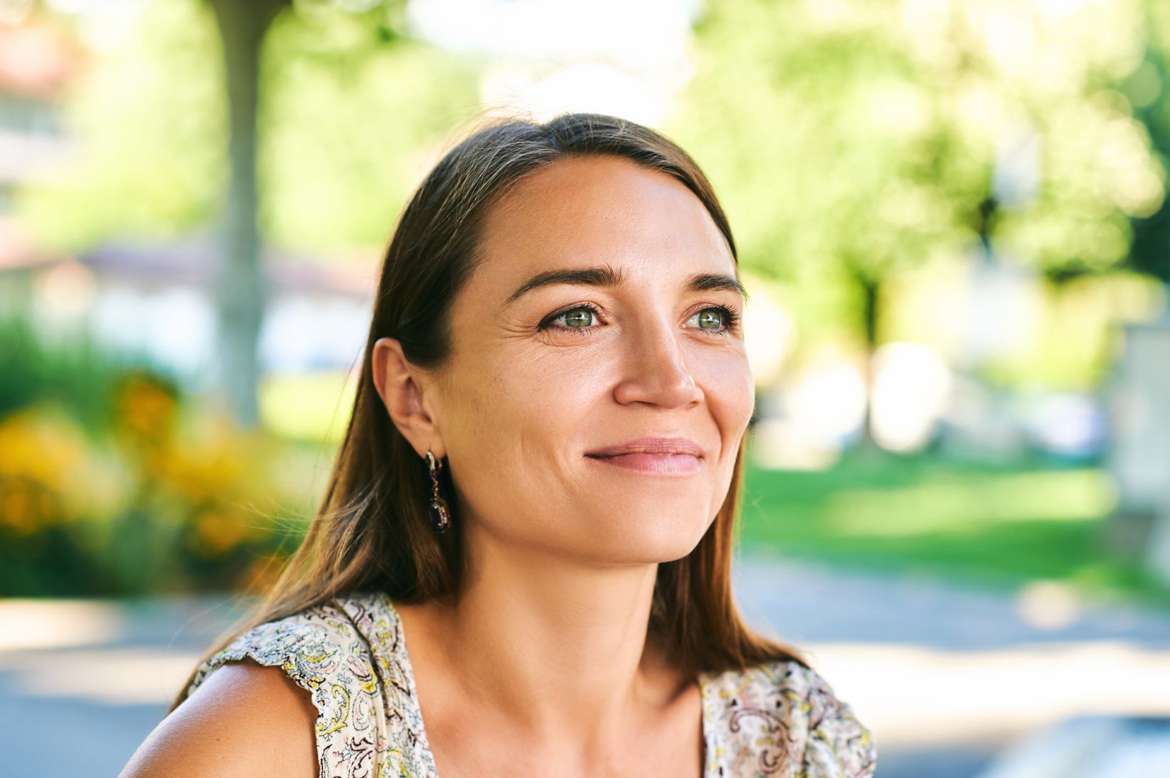 ragazza sfondo naturale